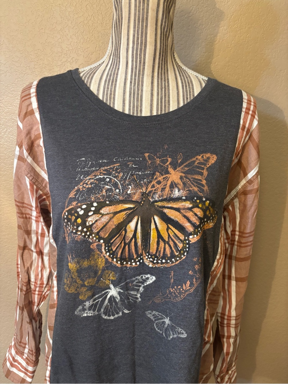 Sonoma Top Medium Charcoal Gray Orange Monarch Butterfly Long Plaid Sleeves Soft - Picture 3 of 16